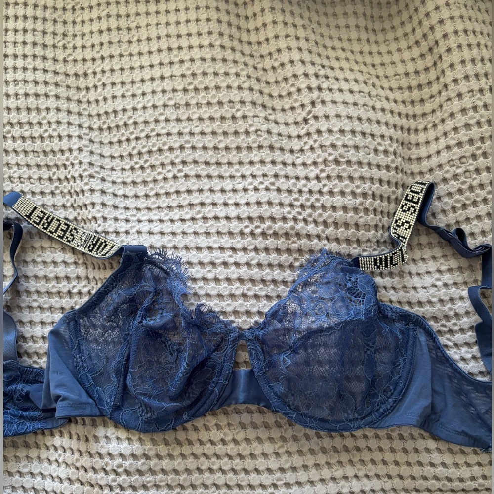 NEVER WORN Victoria’s Secret Very Sexy Unlined Bra with Sparkle Strap